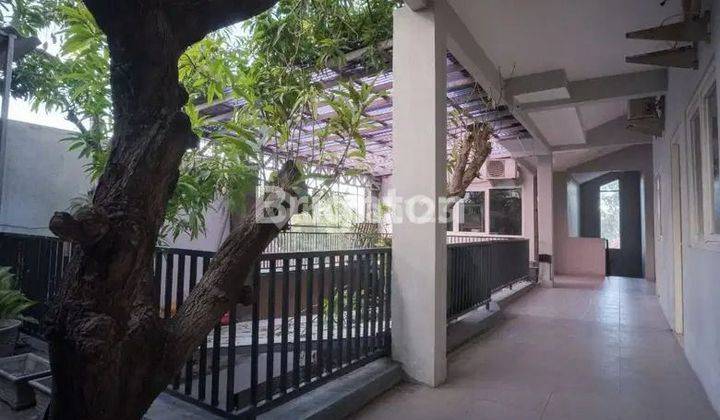 Rumah Pusat Kota Surabaya Gaya Kolonial 1