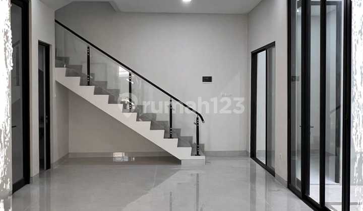 Rumah Bagus 2 lantai dekat pakuwon mall, Dian Istana-Surabaya