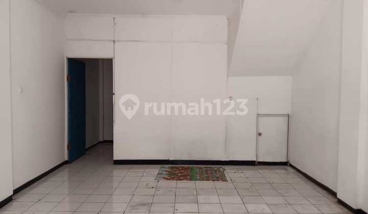 For Sale: Strategic 3-Story Shophouse, Kedungdoro-Surabaya 2