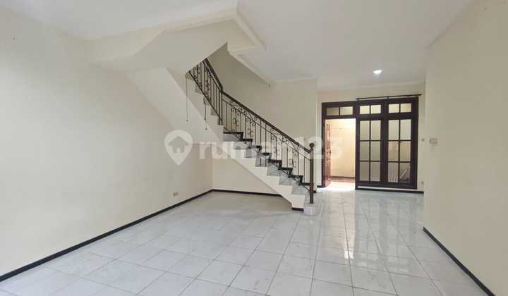 Rumah Bagus & Strategis Dekat Galaxi Mall, Dharmahusada Mas-Surabaya