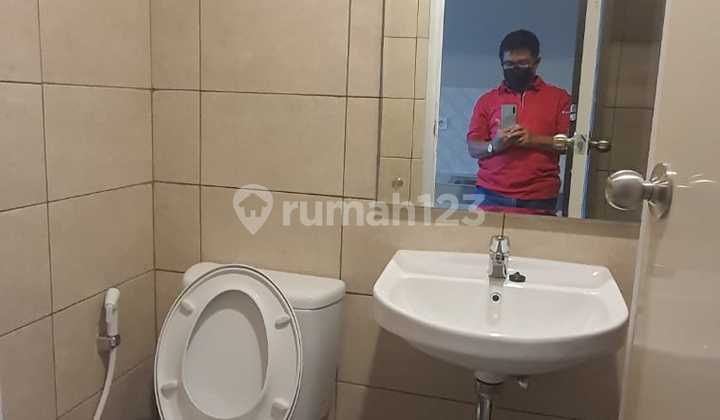 Ready-to-Occupy Apartment, Spacious Balcony, Bess Mansion-Surabaya 2