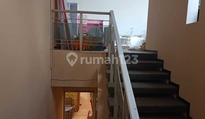 Well-Maintained & Move-In Ready House, Manyar Rejo-Surabaya 2