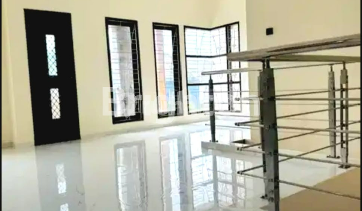 Rumah Mewah, dekat Universitas Merdeka, Ketintang Madya-Surabaya