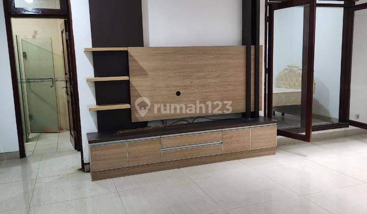 Disewa Rumah 2lt Furnish Di Perum Puri Indah, Uk 10x20m2, Harga Rp 125jt/th. 2