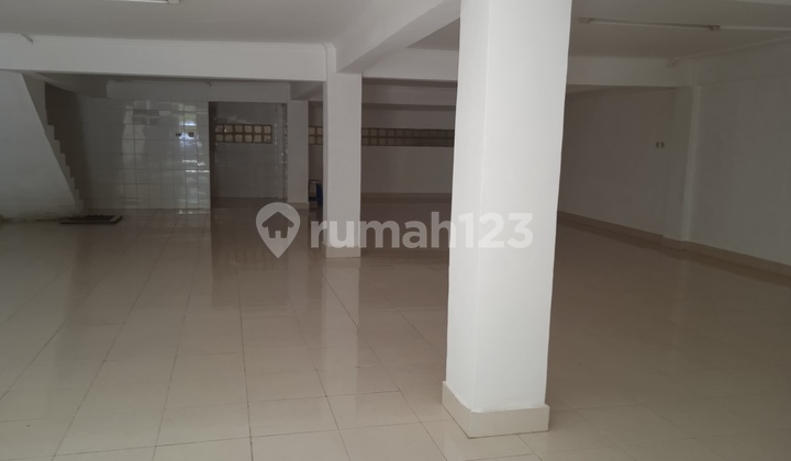 For Rent: 3-Story Row House in Green Ville, Price IDR 180 Million/Year. 2