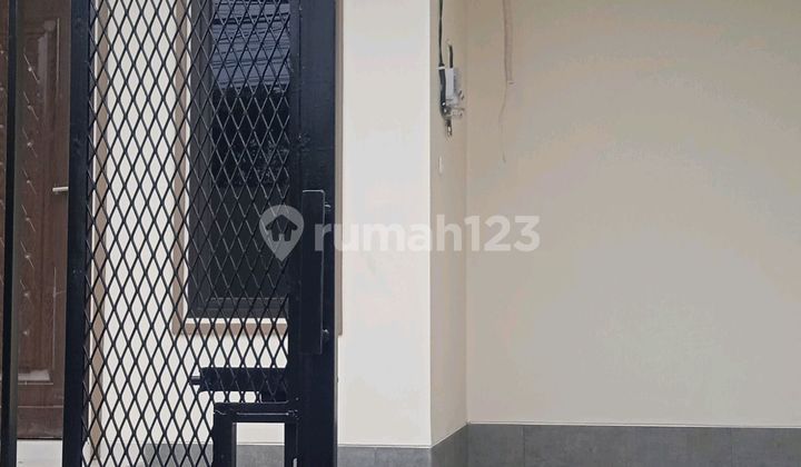 Dijual Rumah Baru 3Lt di Duri Kepa, Uk 5X13m2, Hdp Barat, Harga Rp 2.15M.