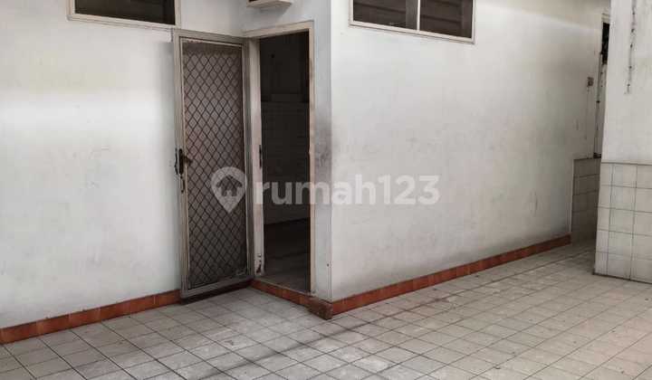 For Rent Min 2 Years, 1-Storey Building and Roof Terrace in North Meruya, Price Rp 350 Million/Year, Min 2 Years. 2