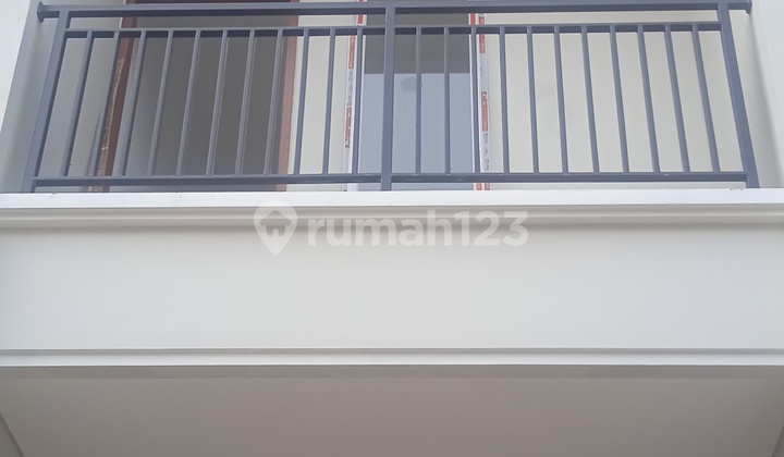 Dijual Rumah Baru 3Lt di Duri Kepa, Uk 3X13m2, Harga Rp 1.3M.