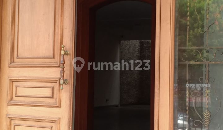 Disewa Rumah Cantik Semifurnish 2lt Di Puri Kencana, Luas Tanah 200m2, Harga Rp 175jt/th, Min 2th.