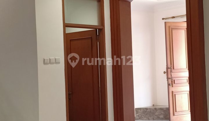 Disewa Rumah Cantik Semifurnish 2lt Di Puri Kencana, Luas Tanah 200m2, Harga Rp 175jt/th, Min 2th.