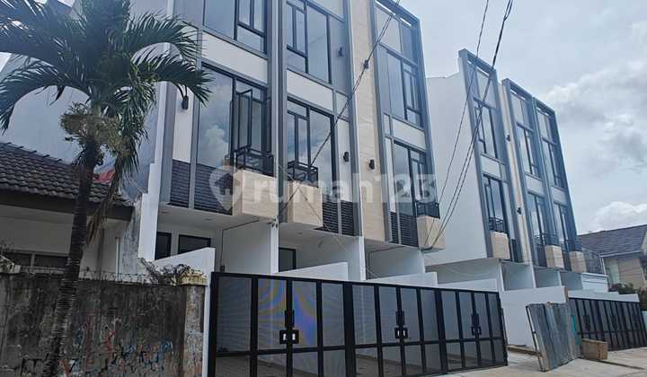 For Sale Cluster House in Kedoya, Land Area 34m2, Price Rp 1.43 M, Fully Furnished Available.