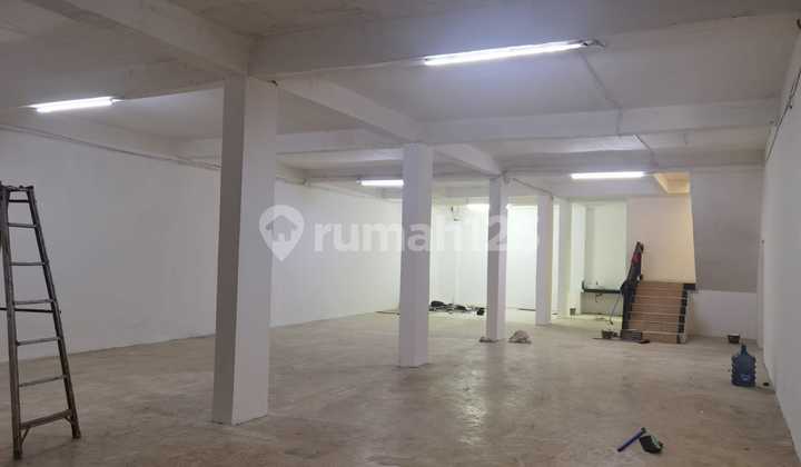 For Rent Twin Shophouse 2 Floors In Kebon Jeruk, Size 9x20m2, Price Rp 400mil/year. 2