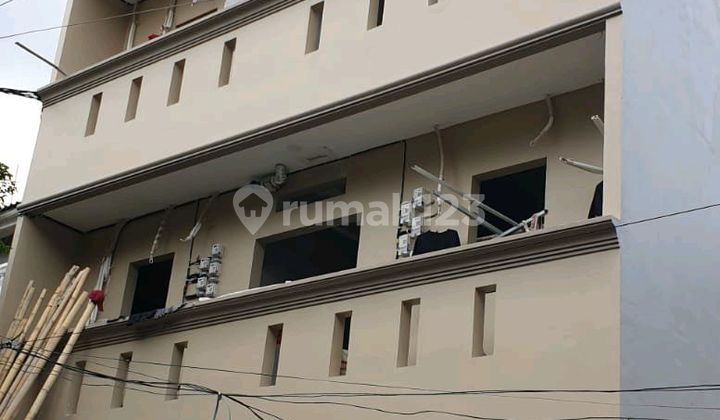 Dijual Rumah Kos Baru 5Lt di Tanjung Duren, 51 Kamar, Uk 8X17.3m2, Harga Rp 12.5M.