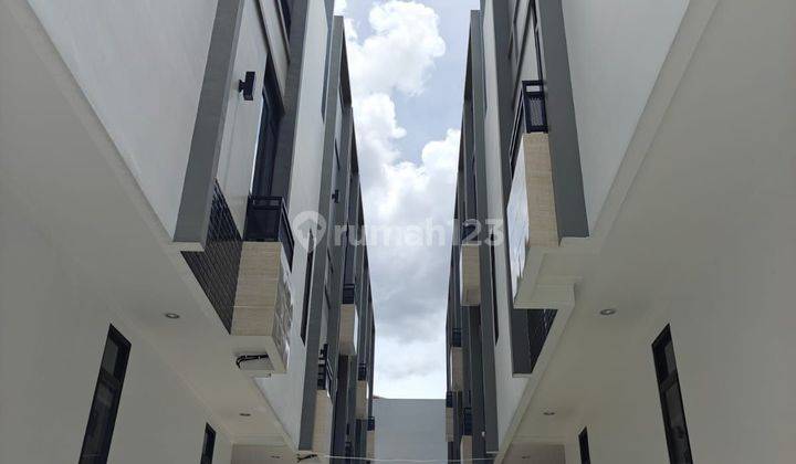 Dijual Rumah Dalam Cluster, Luas Tanah 34m2, 3lt, Harha Rp 1.429m 1