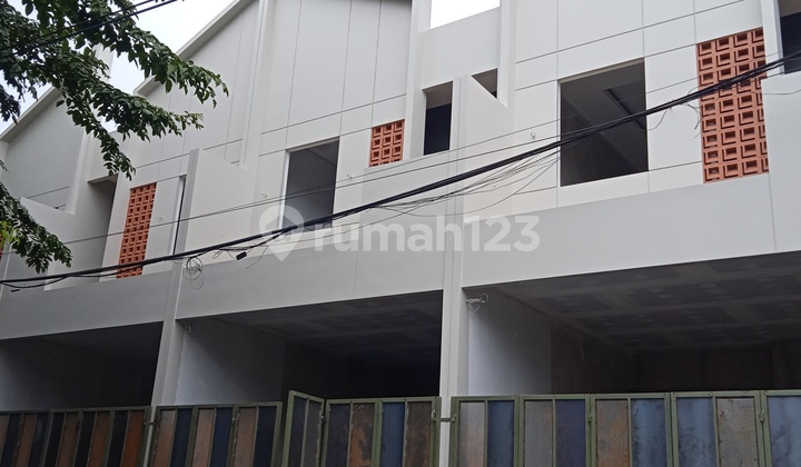 For Sale New 2-Story House in Duri Kepa, Size 5x14m², Price Rp 2.3 Billion.