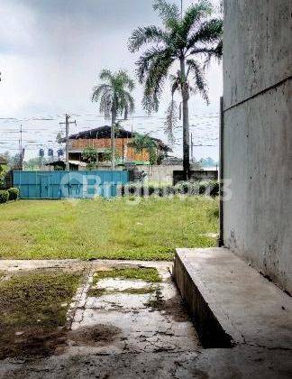 Bangunan Gudang dan Tanah Pinggir Jalan Raya 2