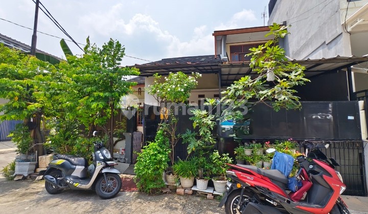 Affordable House Hook Position in South Galaxy Bekasi