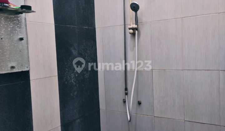 Dijual Rumah Luas 3 Lantai Dekat dengan Tol di Galaxy Bekasi 2