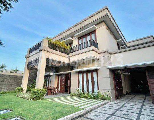 Dijual Rumab Termewah Graha Family dengan Kolam Renang Exclusive 1