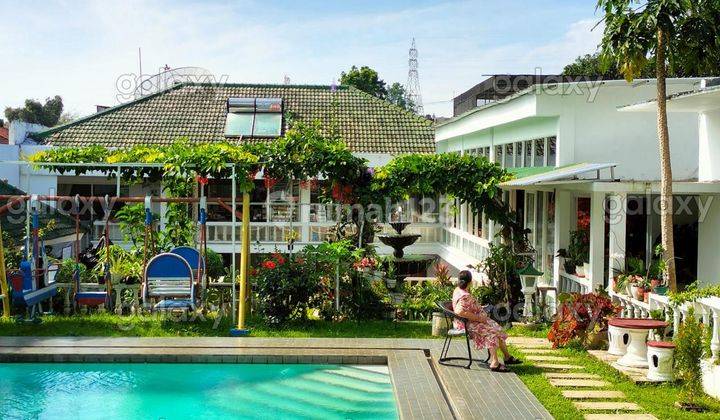 Villa Mewah Dengan Kolam Renang di Kota Batu Ast0001 1