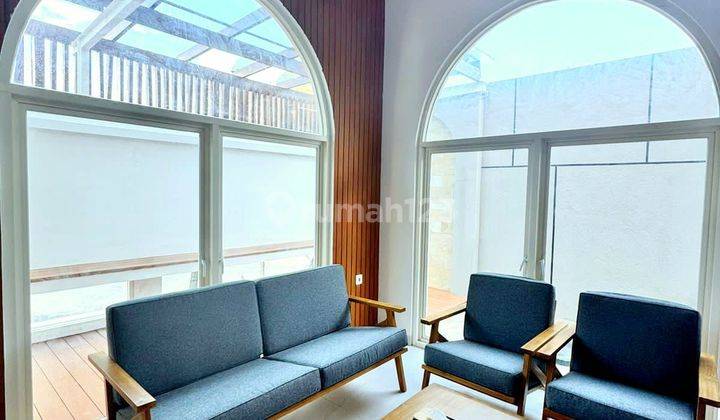 Rumah Super Bagus Ala Villa Ada Furnish di Kebonaari 1