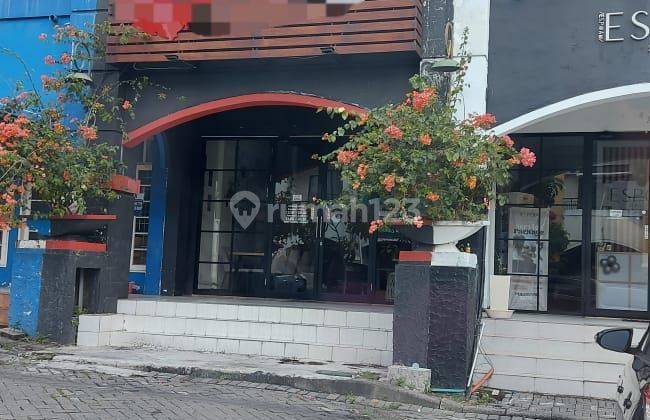 Disewakan Ruko Bagus 2,5 Lantai di Dekat Gwalk, Surabaya 1