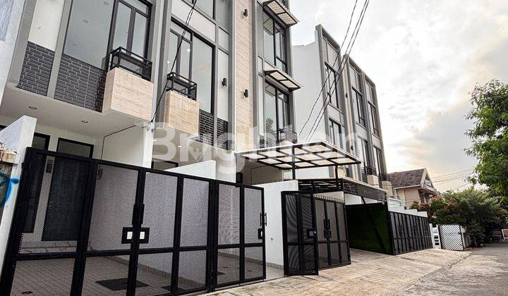 Rumah cluster modern minimalis di Kedoya Jakarta Barat 1