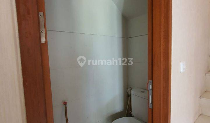 Rumah 2 Lantai Semi Furnished Siap Huni Bebas Banjir Dijual di Perumahan Vida Narogong Bekasi 2