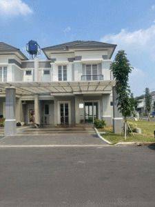 Sewa Rumah Hoek 2 Lantai Siap Huni di Cluster Water Terrace Grand Wisata 1
