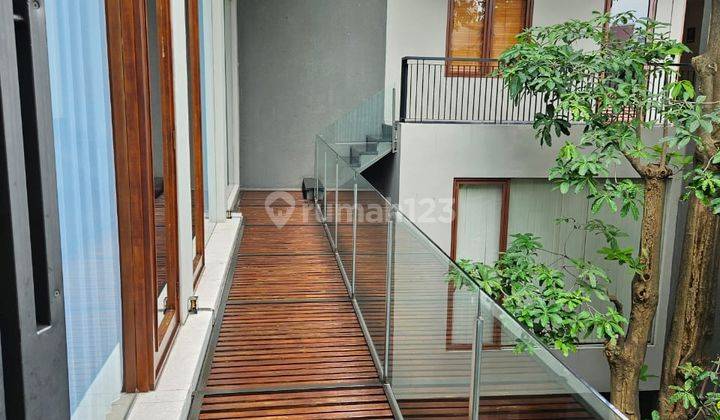 Dijual Rumah 3 Lantai Bagus & Mewah, Semi Furnished Puri, Jakarta Barat 2