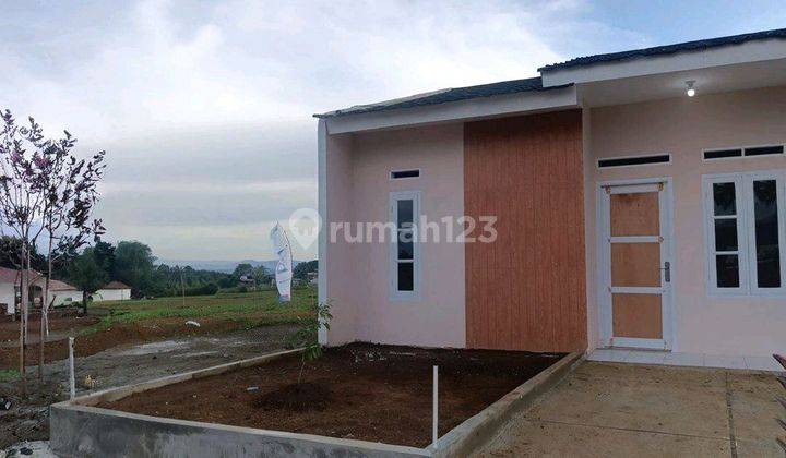 Rumah asri dengan pemandangan pegunungan 2