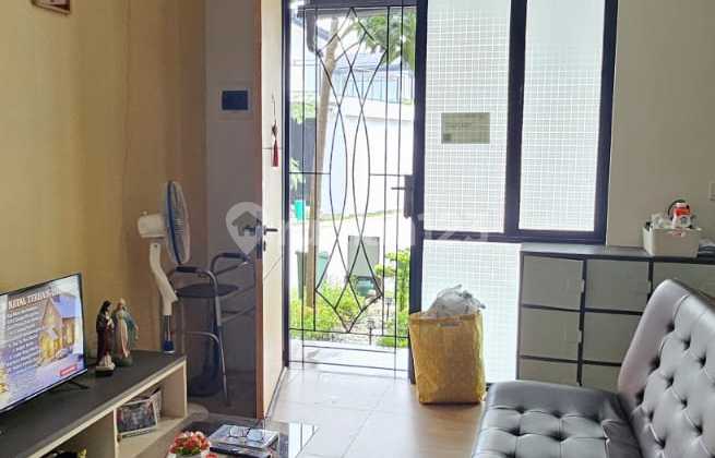 Ready-to-Occupy 2-Story House at Unique Price Near Karawaci Shopping Center 2
