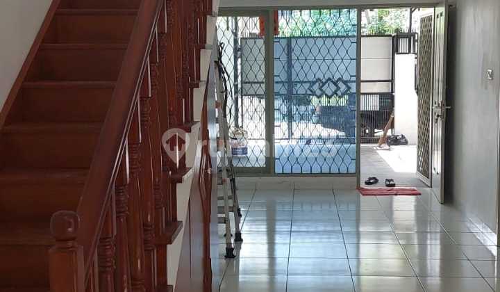 Disewakan Rumah Siap Huni 2 Lantai Dekat Stasiun KRL dan Kereta Bandara
