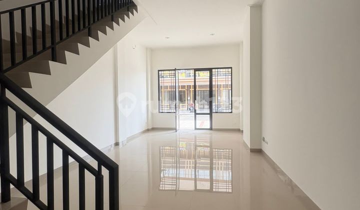 Ready-to-Live Shophouse at Strategic Location Green Lake City, Tangerang Ready-to-Live Shophouse at Strategic Location Green Lake City, Tangerang