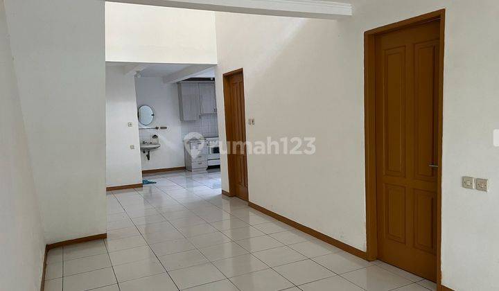 Rumah 2 Lantai Dekat Area Perkantoran Jakbar 2