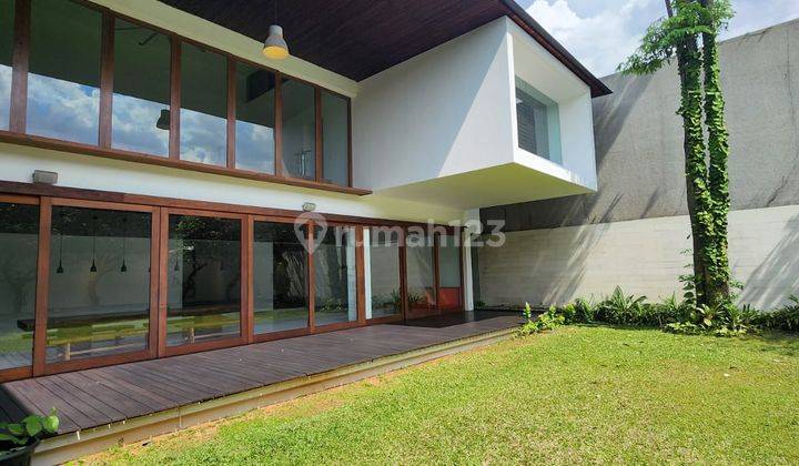 Dijual Rumah Mewah Dengan Kapasitas Garasi 6 Mobil  2