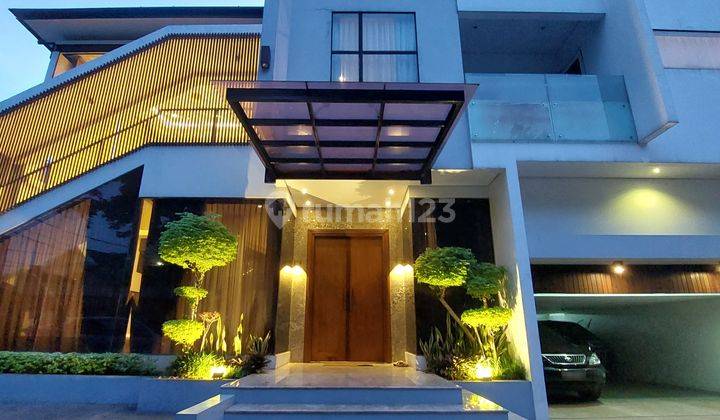 Dijual Rumah Mewah Dilengkapi Taman Mini di Tebet Jakarta Selatan 1