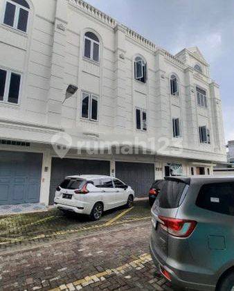 Ruko Setia Jadi Town House Kosong
 1