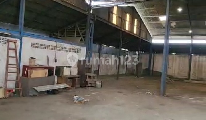 Gudang Kayu Putih 3000 Meter 2