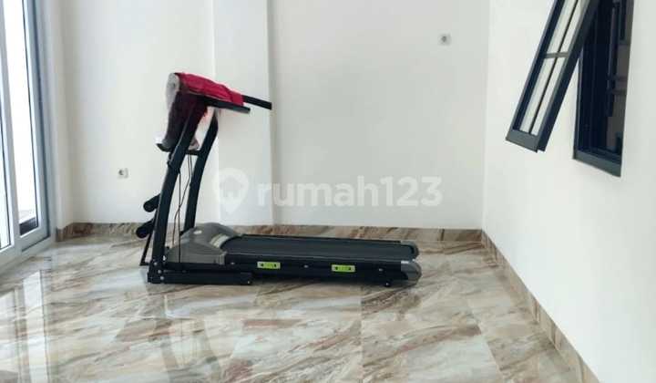 Komplek De Versailles Suite 2