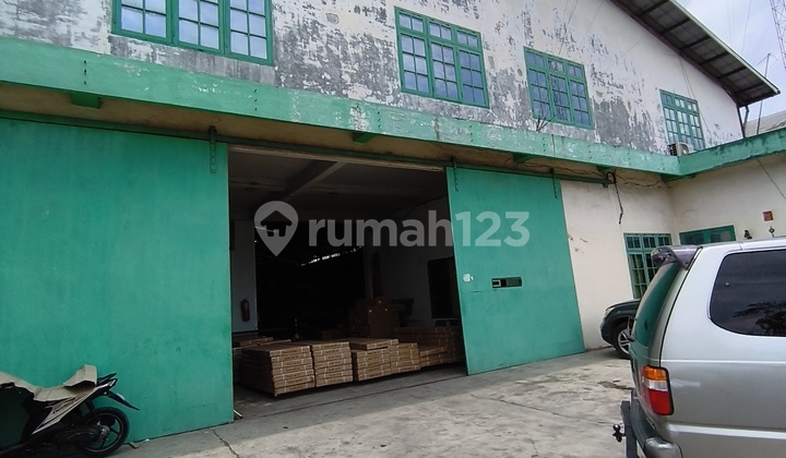 Sampali Warehouse by the Roadside