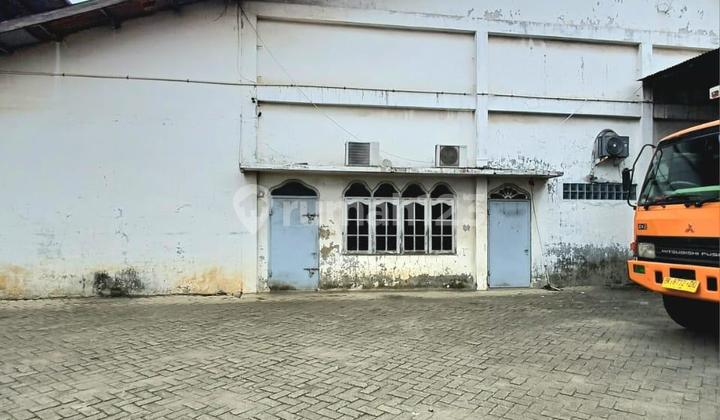 Good 6-Unit Metal Warehouse