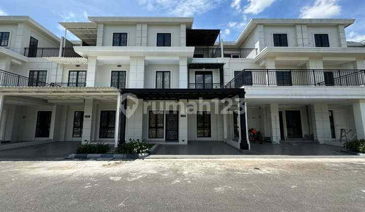 Rumah Villa Jewel Park Polonia Furnish