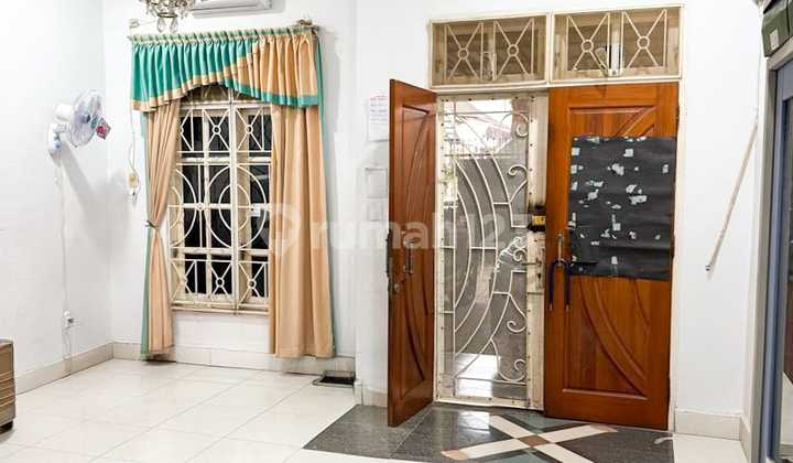 Hook House on Cik Di Tiro Street Ready to Occupy