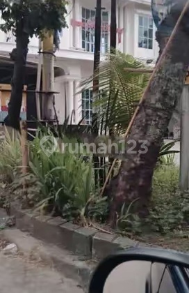 Ruko Gandeng Gagak Hitam Ringroad Kosong