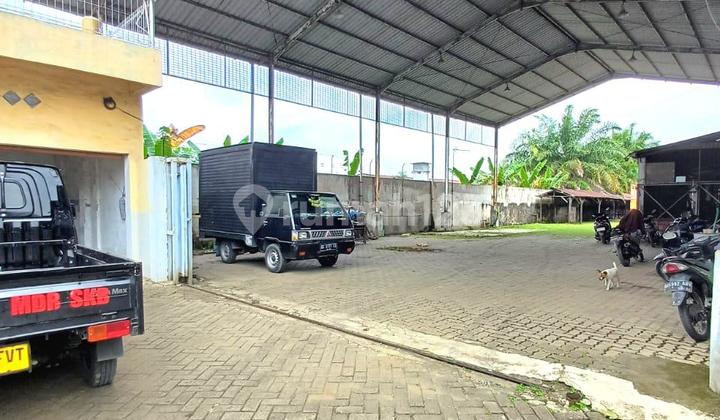 Good 6-Unit Metal Warehouse