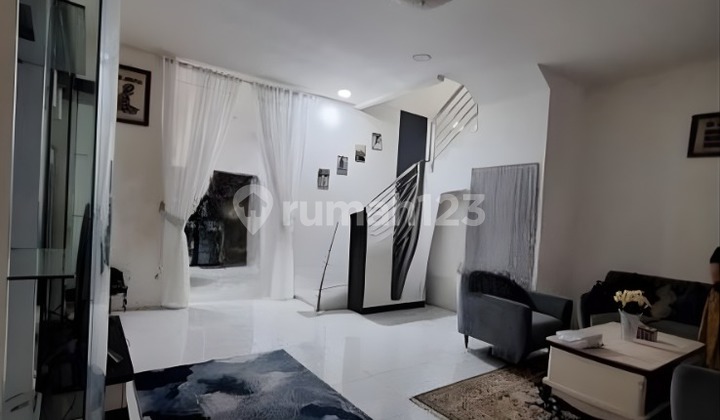 Villa Halton Place Menteng Indah 2