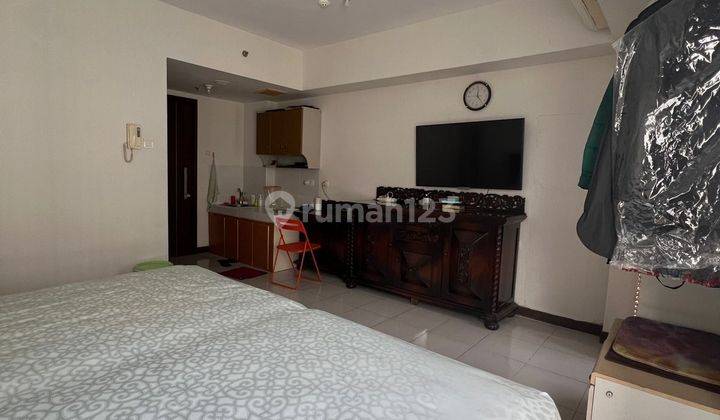 DIJUAL SANGAT MURAH
APARTMENT SCIENTIA, VIEW KOLAM RENANG, LANTAI RENDAH 2