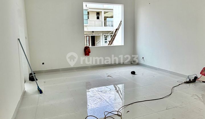 Dijual Rumah Bangunan Baru Lebar 6 Meter di Villa Melati Mas Serpong, Posisi Badan, Lokasi Strategis & Bebas Banjir, Barat Daya 2