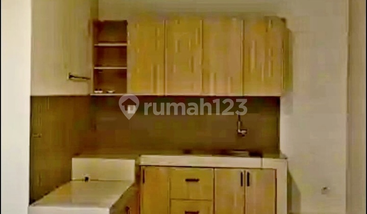 Disewakan Rumah 2 Lantai Siap Huni, Rapi Di Eminent Bsd, Full Furnished Di Kamar Anak, Bagus 1